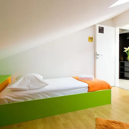 Marlo - Two-bedroom With Balcony Floor Apartment