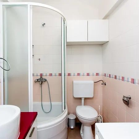 Marlo - Two-bedroom With Balcony Floor Apartment *