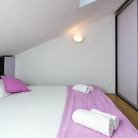 Marlo - Two-bedroom With Balcony Floor