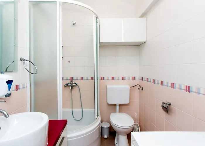 Marlo - Two-bedroom With Balcony Floor Apartment *