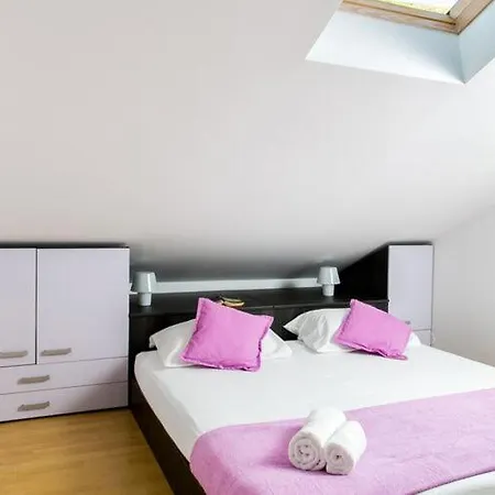 아파트 Marlo - Two-bedroom With Balcony Floor *
