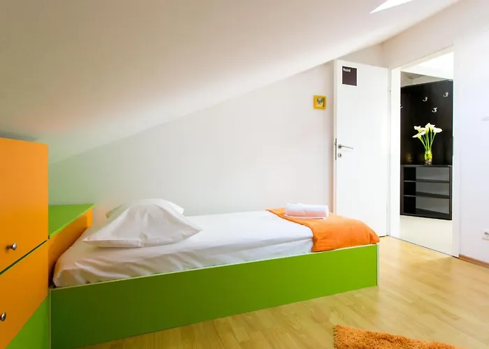 Marlo - Two-bedroom With Balcony Floor Apartment