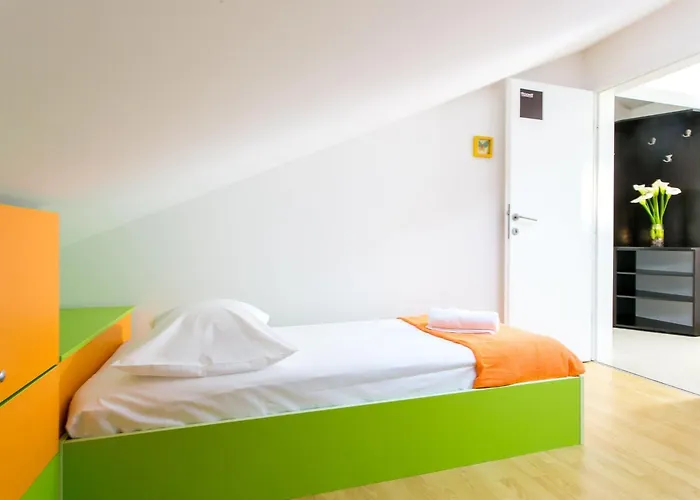 Marlo - Two-bedroom With Balcony Floor Apartment